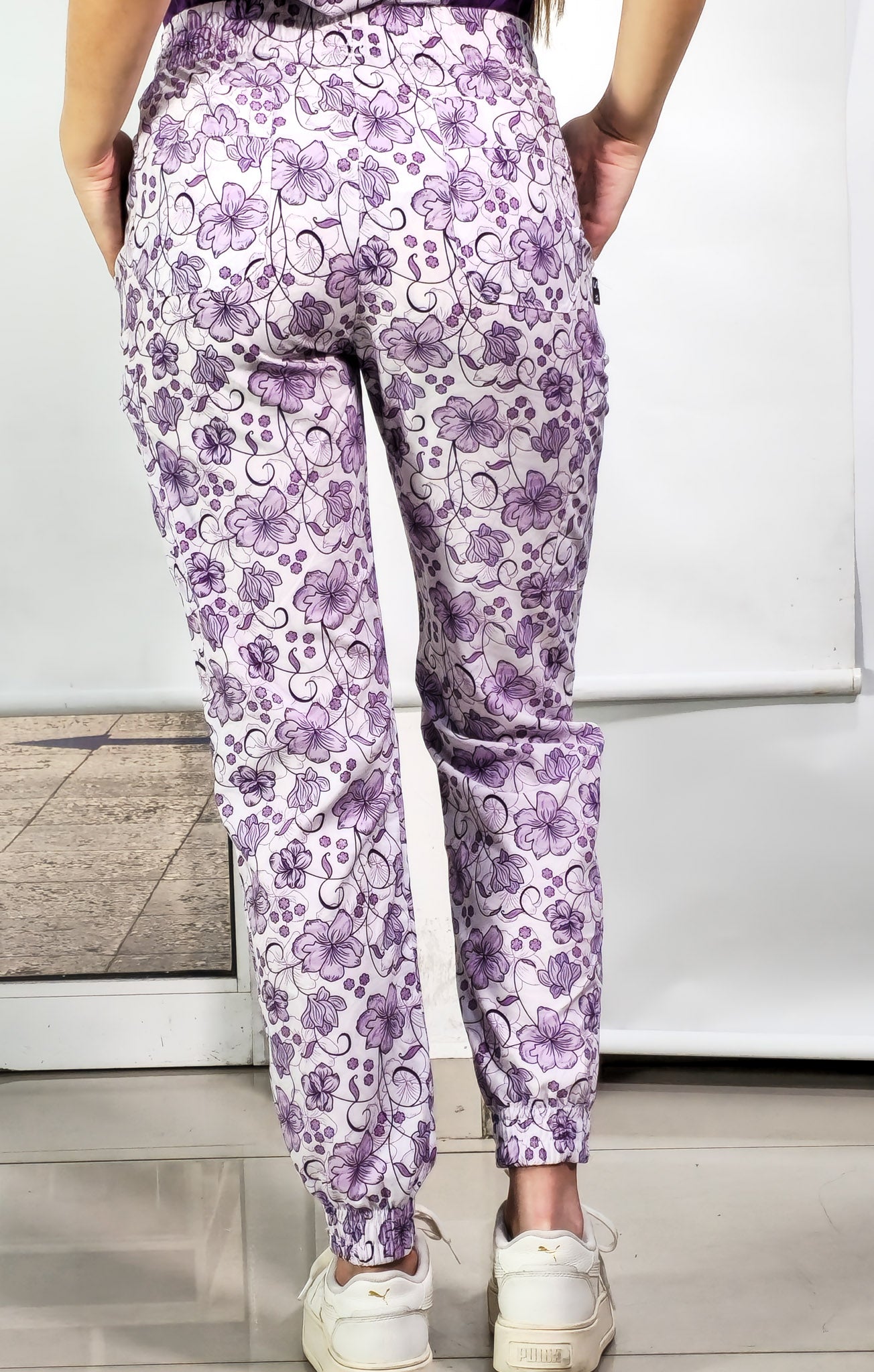 Jogger 6 Bolsas Mujer Estampado Floral Lila Total F.W