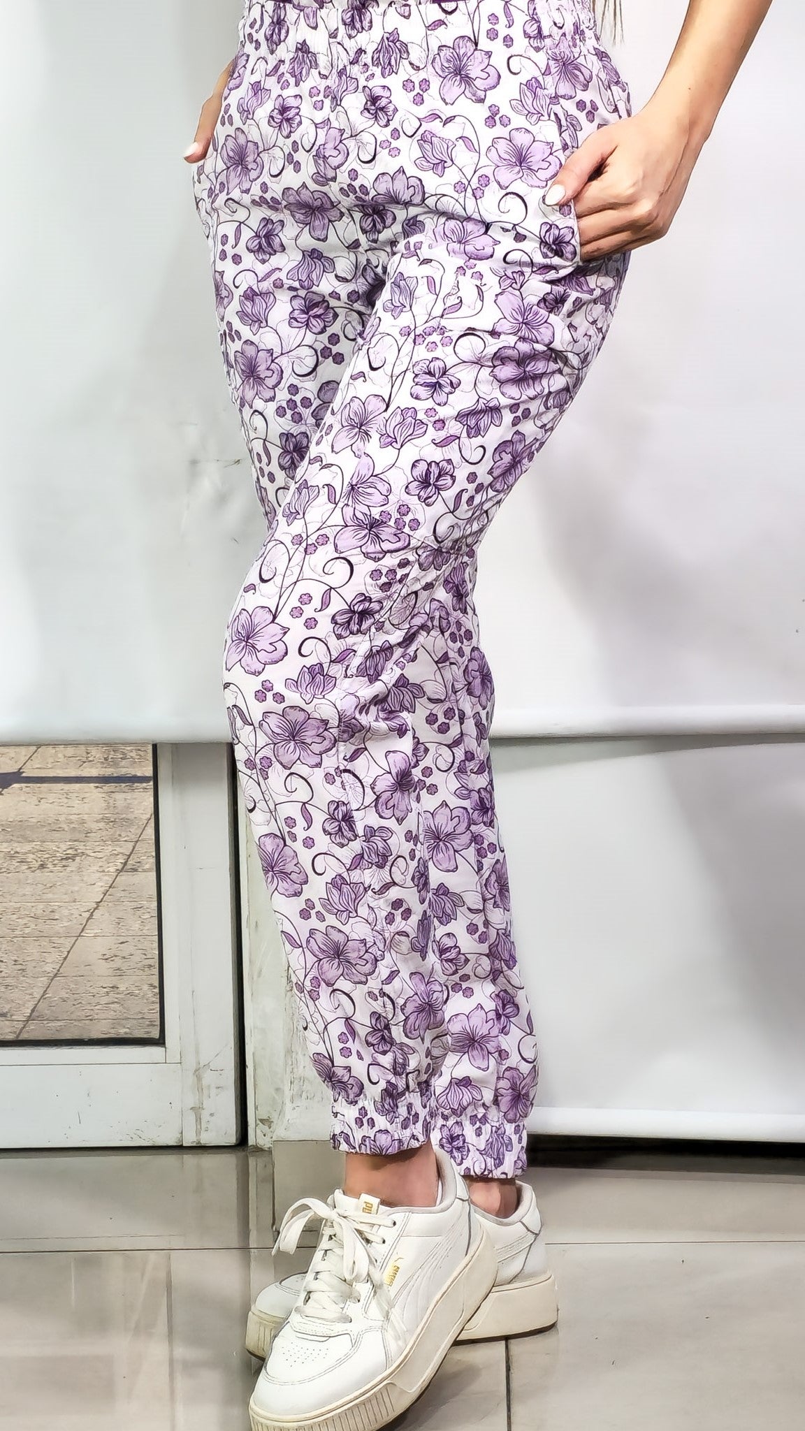 Jogger 6 Bolsas Mujer Estampado Floral Lila Total F.W