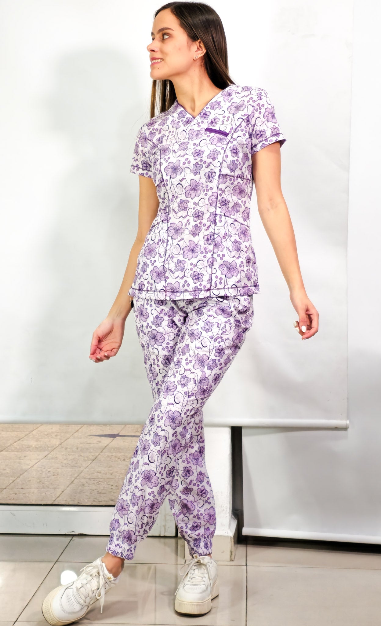 Jogger 6 Bolsas Mujer Estampado Floral Lila Total F.W
