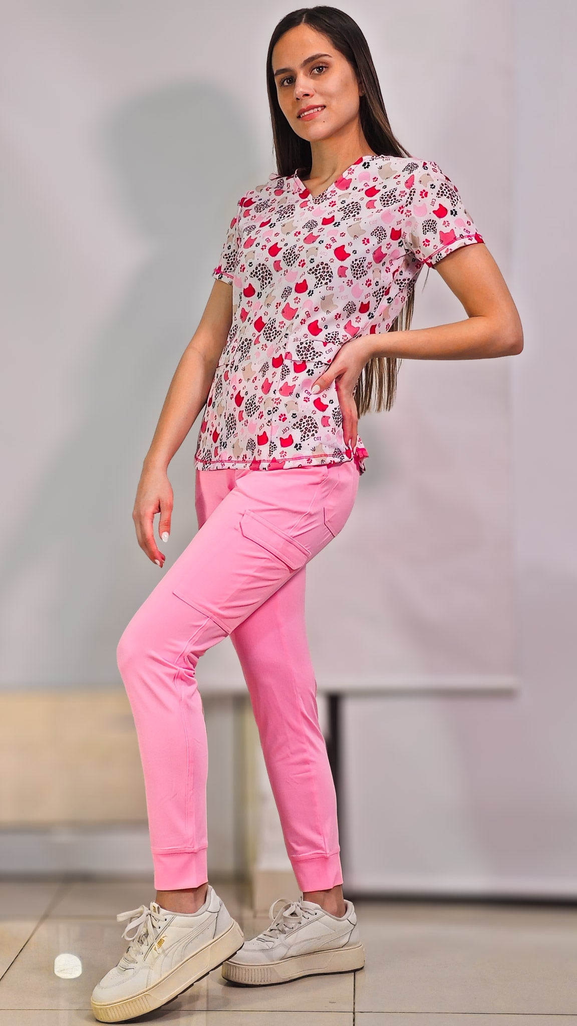 Filipina Estampada White Cats, Scrubs 600 (Uniformes Medicos)