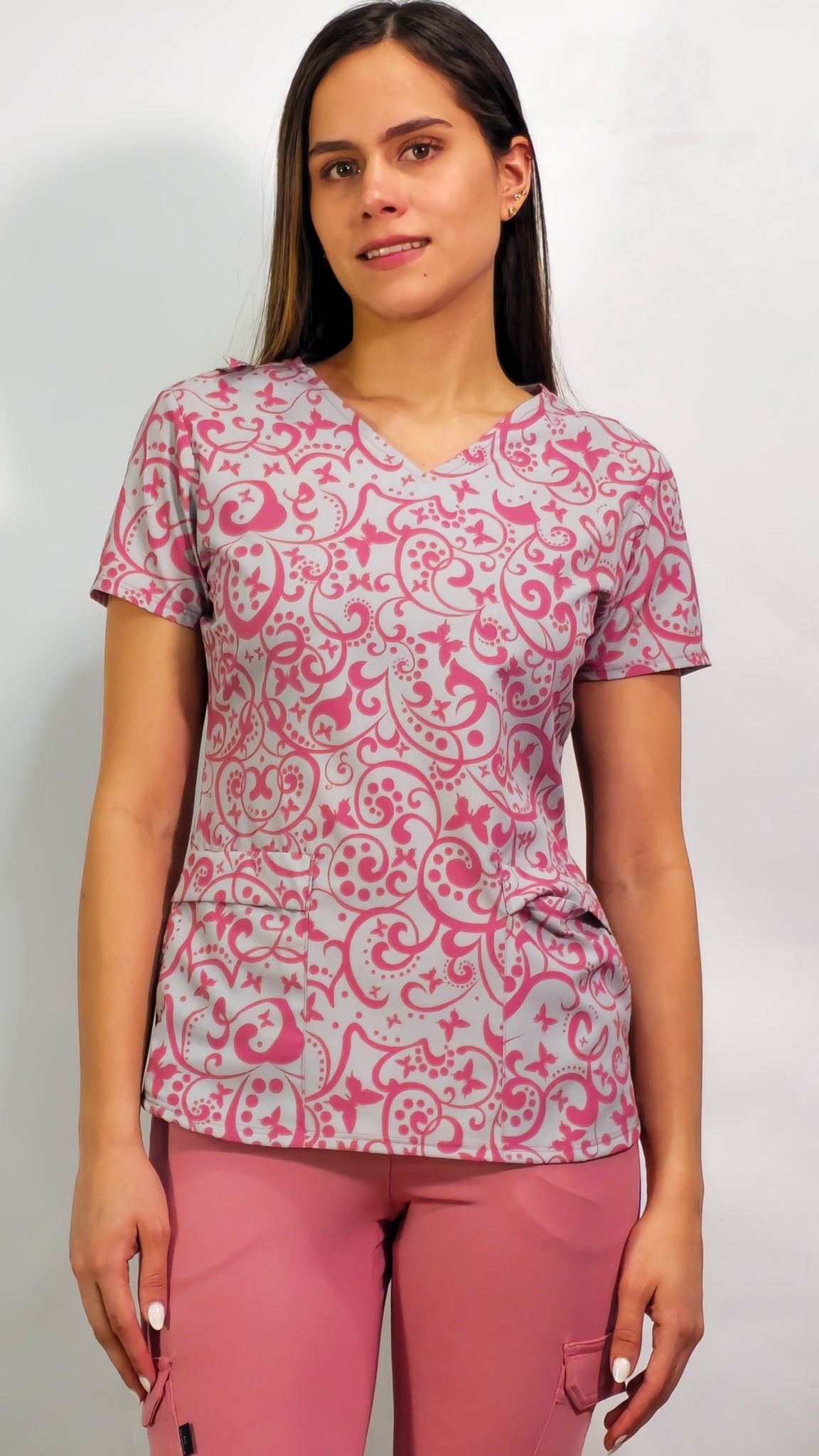 Filipina Estampado Floral Gris Perla/Palo de Rosa, Scrubs 600 (Uniformes Médicos)