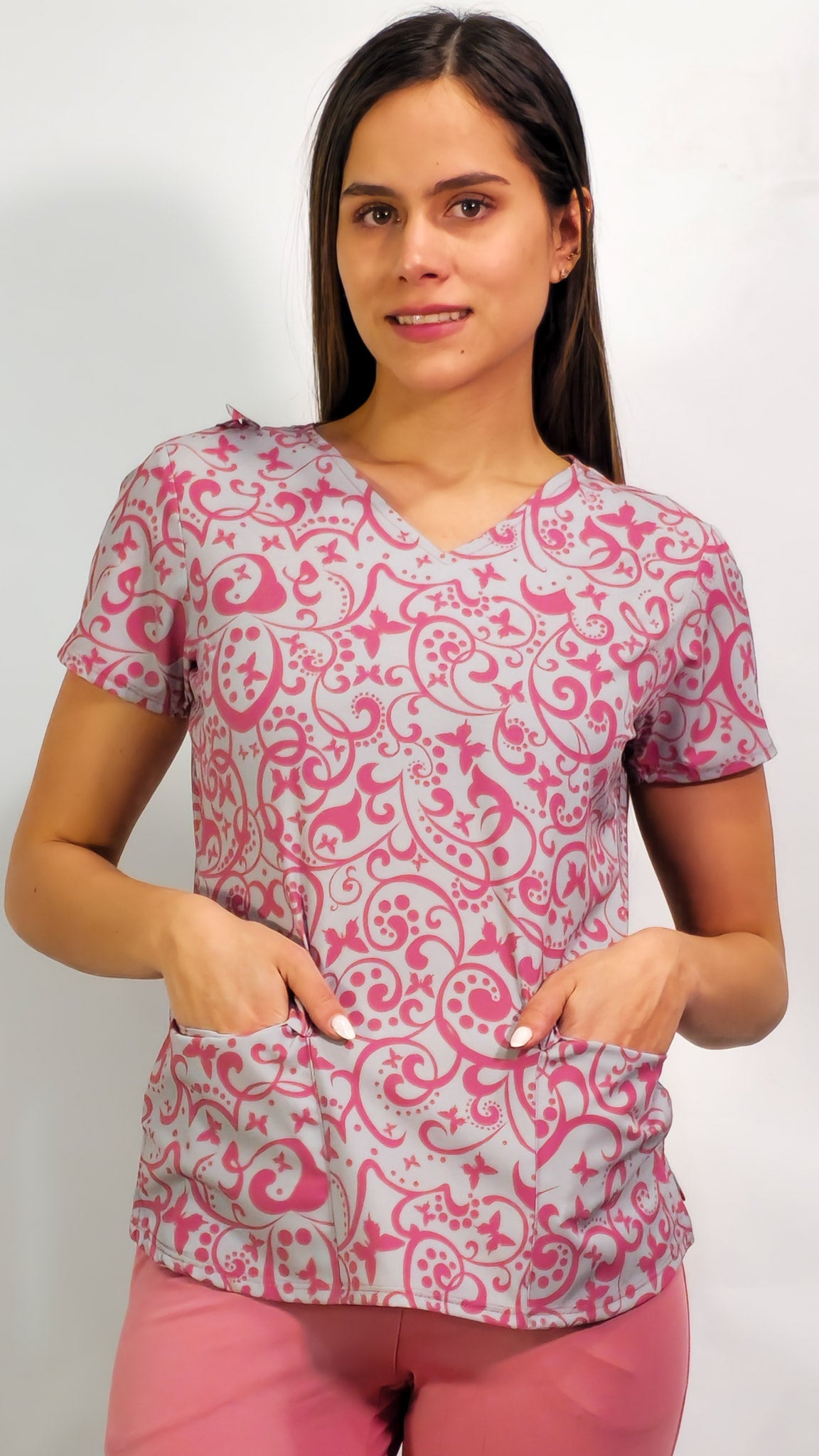 Filipina Estampado Floral Gris Perla/Palo de Rosa, Scrubs 600 (Uniformes Médicos)