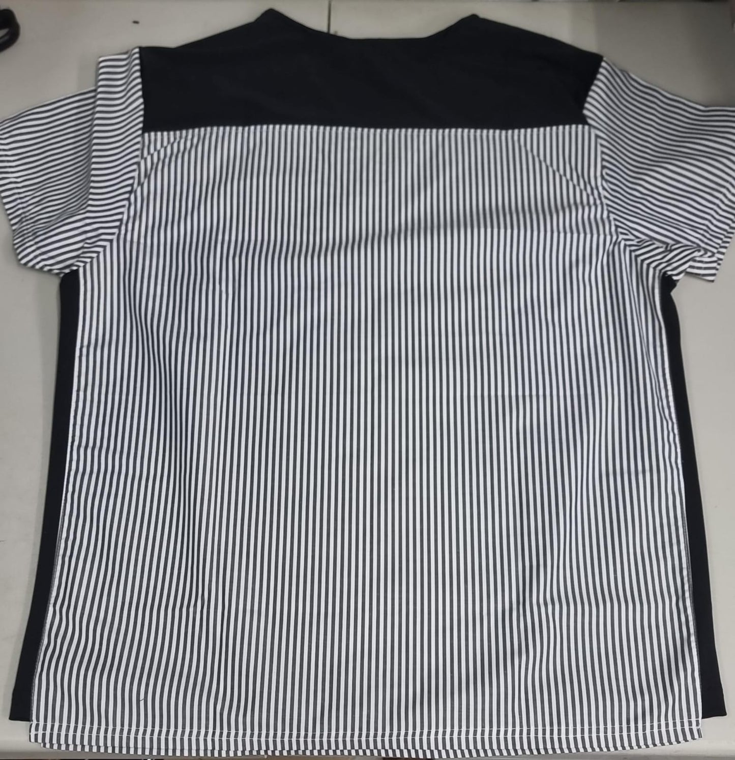 Filipina Rayas Blancas /Gris cuello V. Hombre