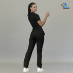 Pantalón quirúrgico negro mujer 515 relaxed vista de cuerpo completo