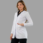 bata medica blanca pure white dama antifluido tela antifluido detalle Sandel Medica
