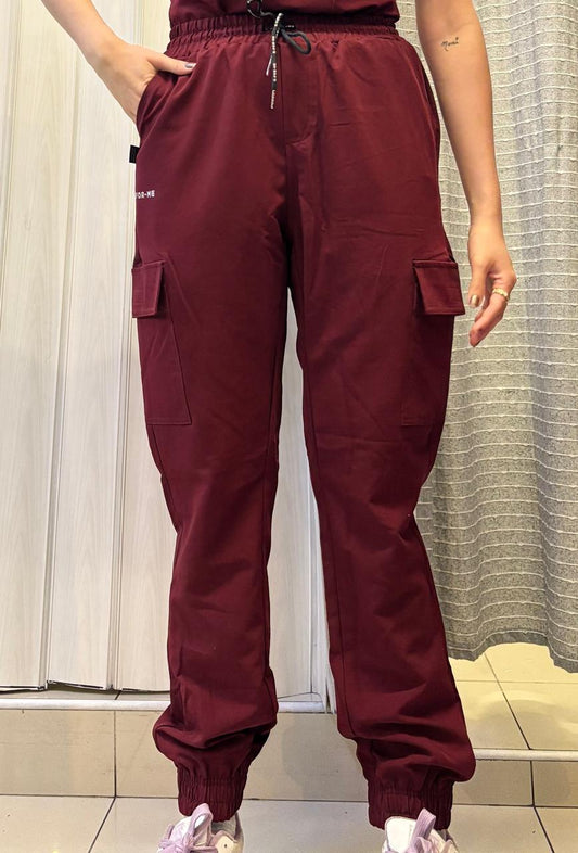 Jogger 300 Quirúrgico Vino Unisex Antifluido, Scrubs